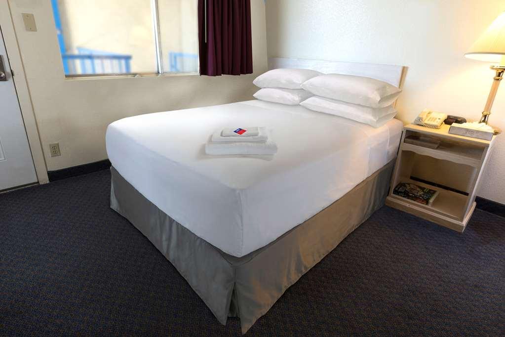 Sleep Inn & Suites Lake Delton Стая снимка