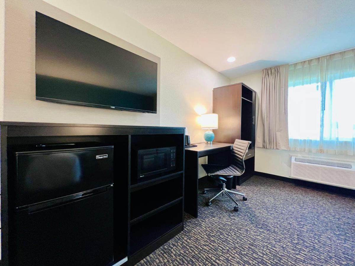 Sleep Inn & Suites Lake Delton Екстериор снимка