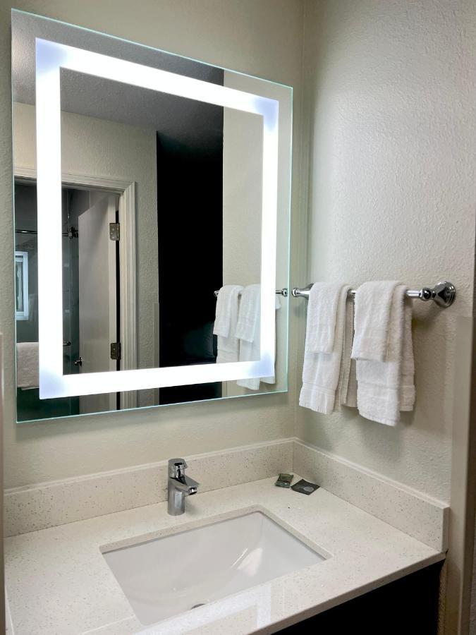Sleep Inn & Suites Lake Delton Екстериор снимка