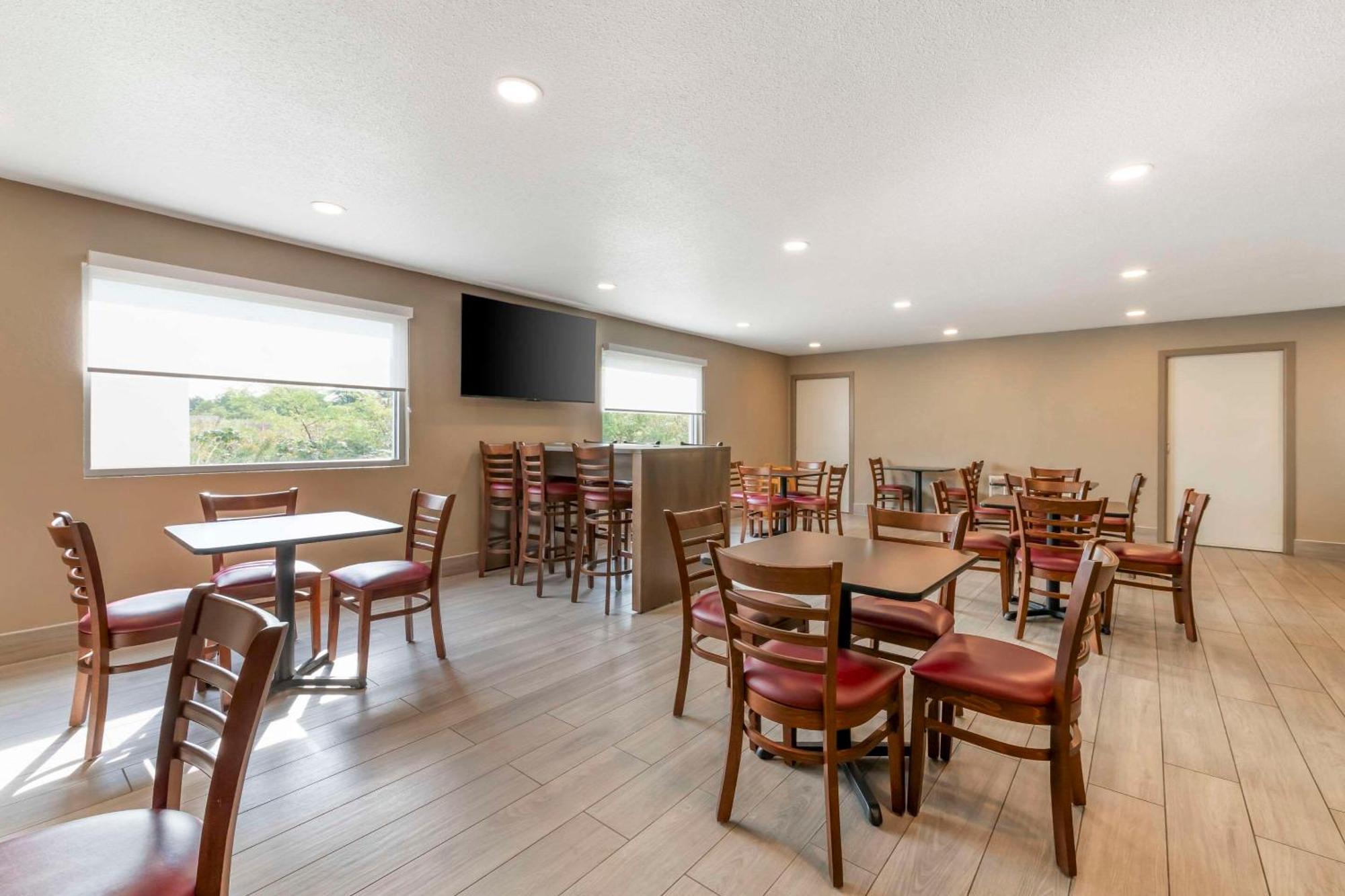 Sleep Inn & Suites Lake Delton Екстериор снимка